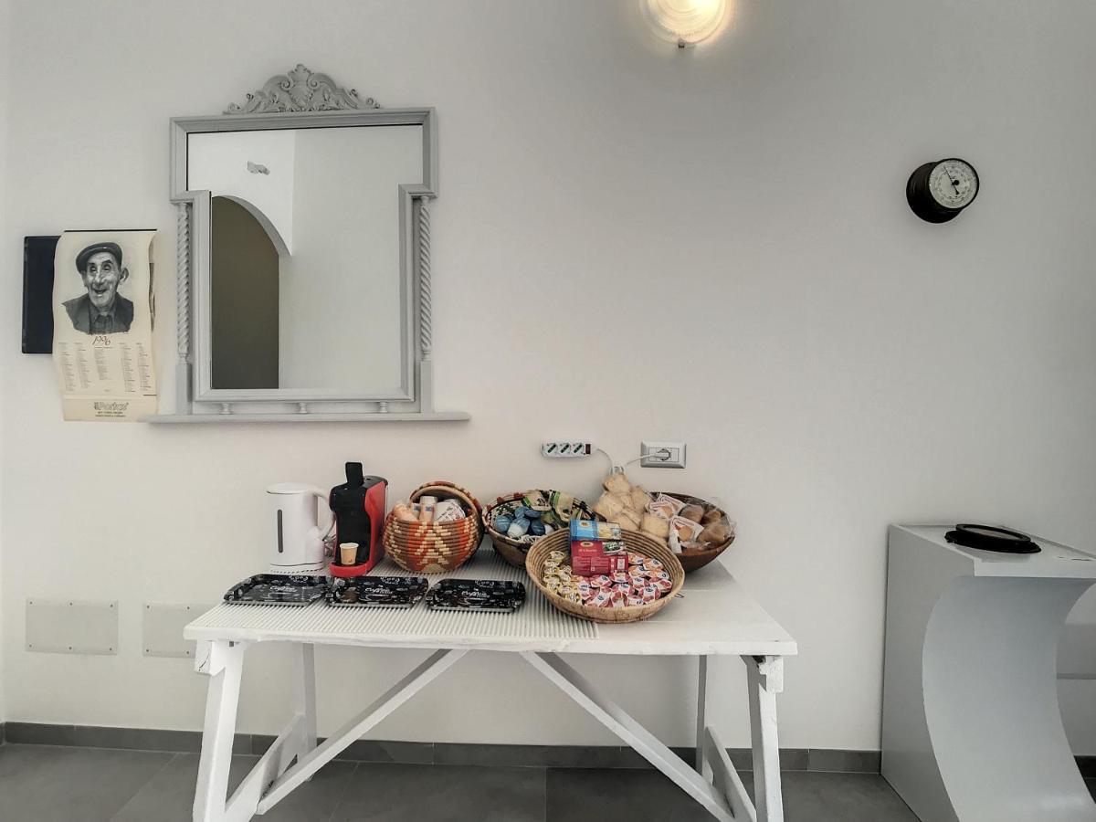 Il Bed And Breakfast Al Centro Кастелсардо Екстериор снимка