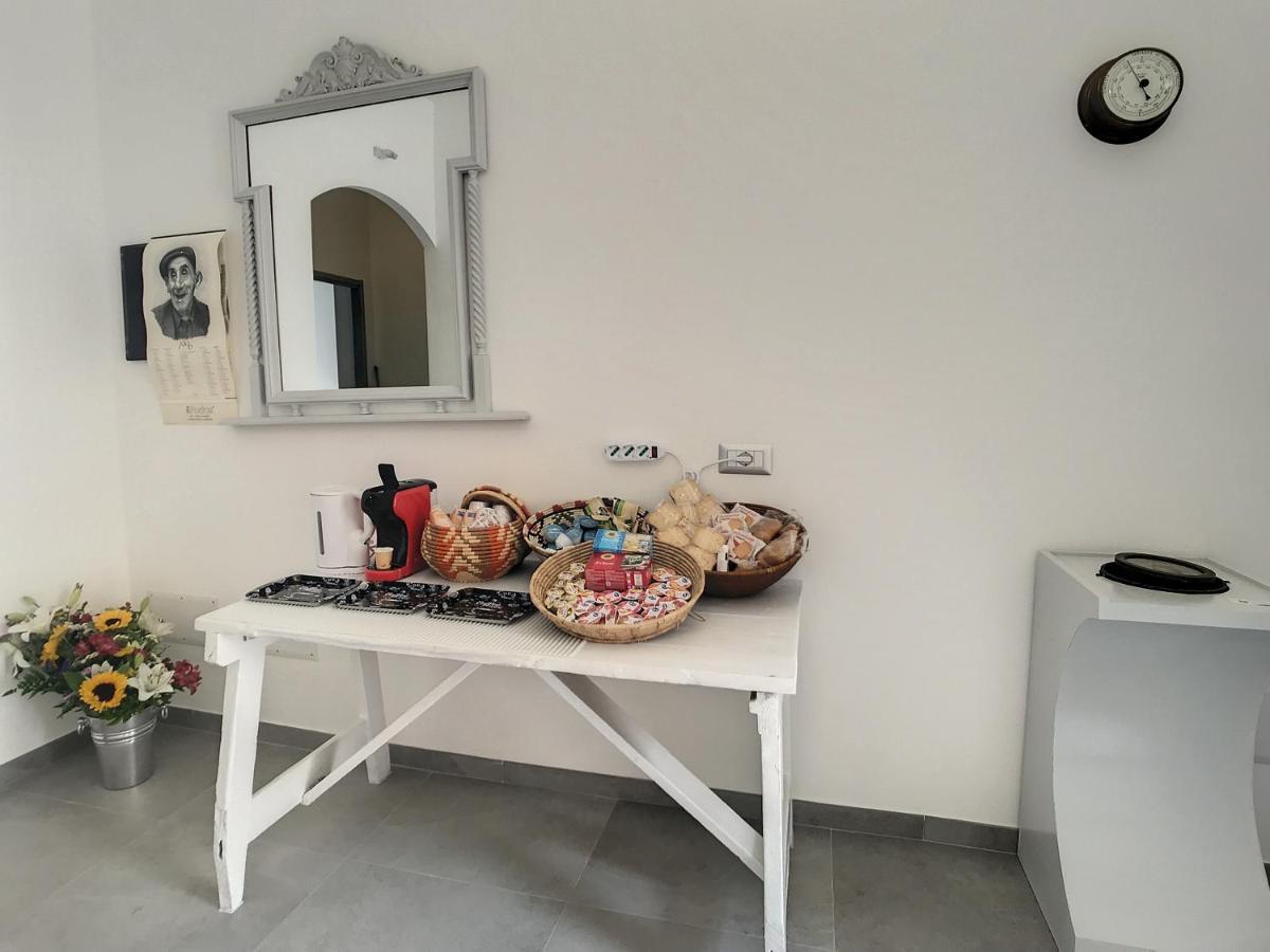 Il Bed And Breakfast Al Centro Кастелсардо Екстериор снимка